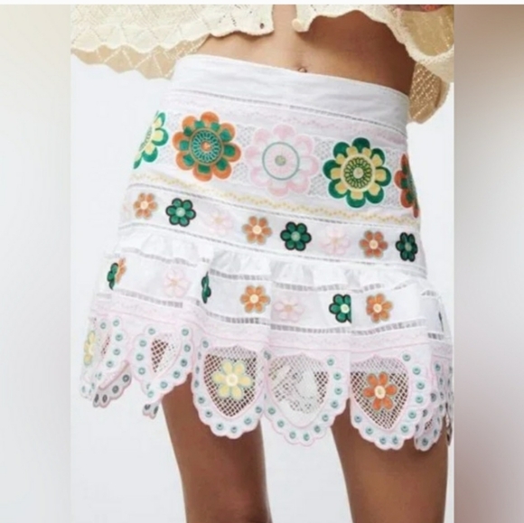 NWT ZARA Women's Embroidered Mini Skort Size medium - Picture 3 of 14